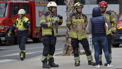 Los vecinos del edificio incendiado en Valencia lamentan lo poco salvable de sus pisos