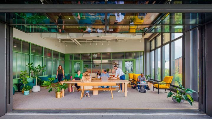 Espacios abiertos y compartidos en las nuevas oficinas de Google en Nueva York / Google