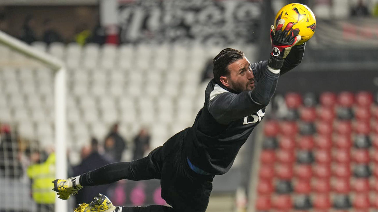 Dimitrievski: "Siempre que lleguemos a un acuerdo seguiré en el Rayo"