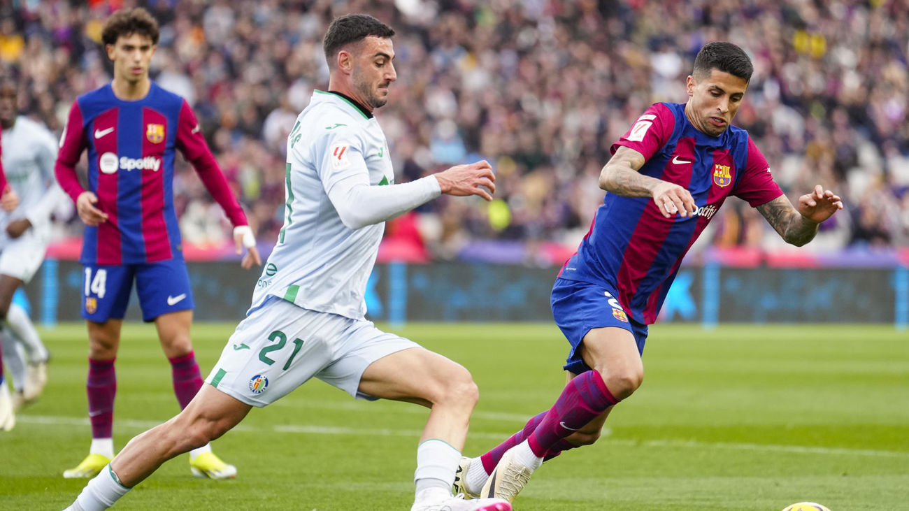 Juan Iglesias ante el Barcelona