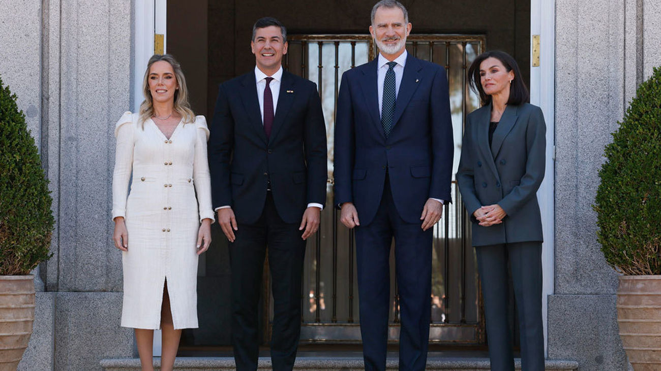 Los reyes ofrecen una comida al presidente de Paraguay y su esposa en la Zarzuela