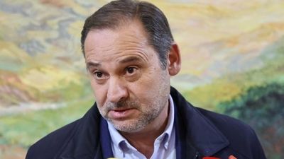 Abalos pide declarar voluntariamente como testigo ante el juez