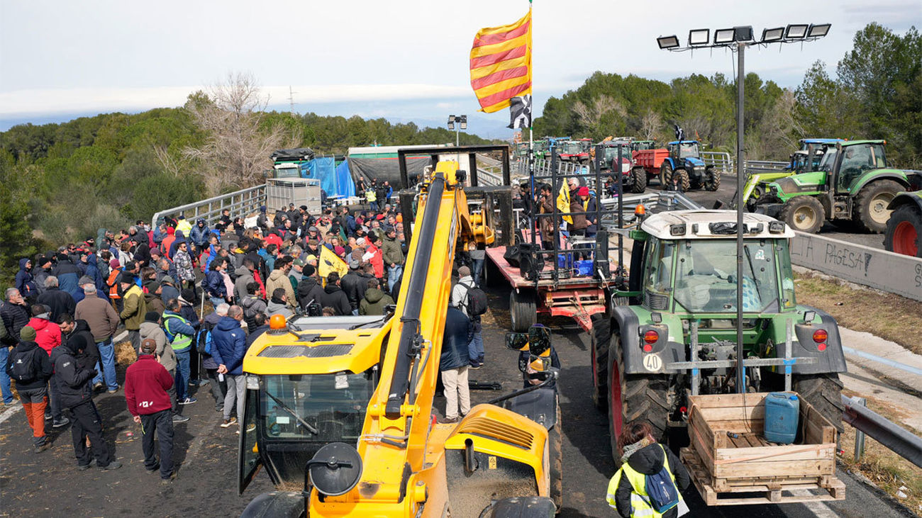 Los agricultores convierten en indefinido el corte de la AP-7 en dirección a Francia