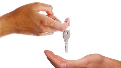 Consumo investiga a varias inmobiliarias por cobrar comisiones a inquilinos por alquilar