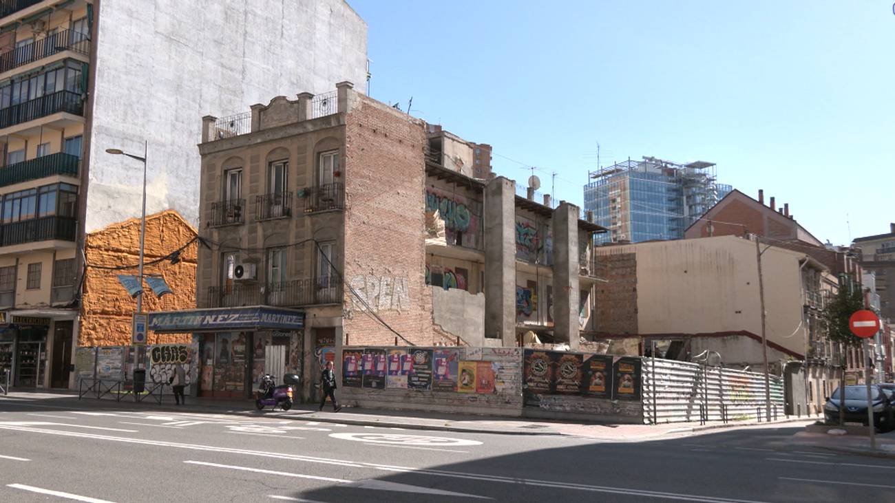 Desalojan dos edificios okupados en Tetuán por riesgo de derrumbe