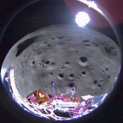 Imagen del momento antes de alunizaje tomada desde el lado de popa de estribor del módulo Odiseo, aproximadamente 35 segundos después del descenso / EFE/Intuitive Machines