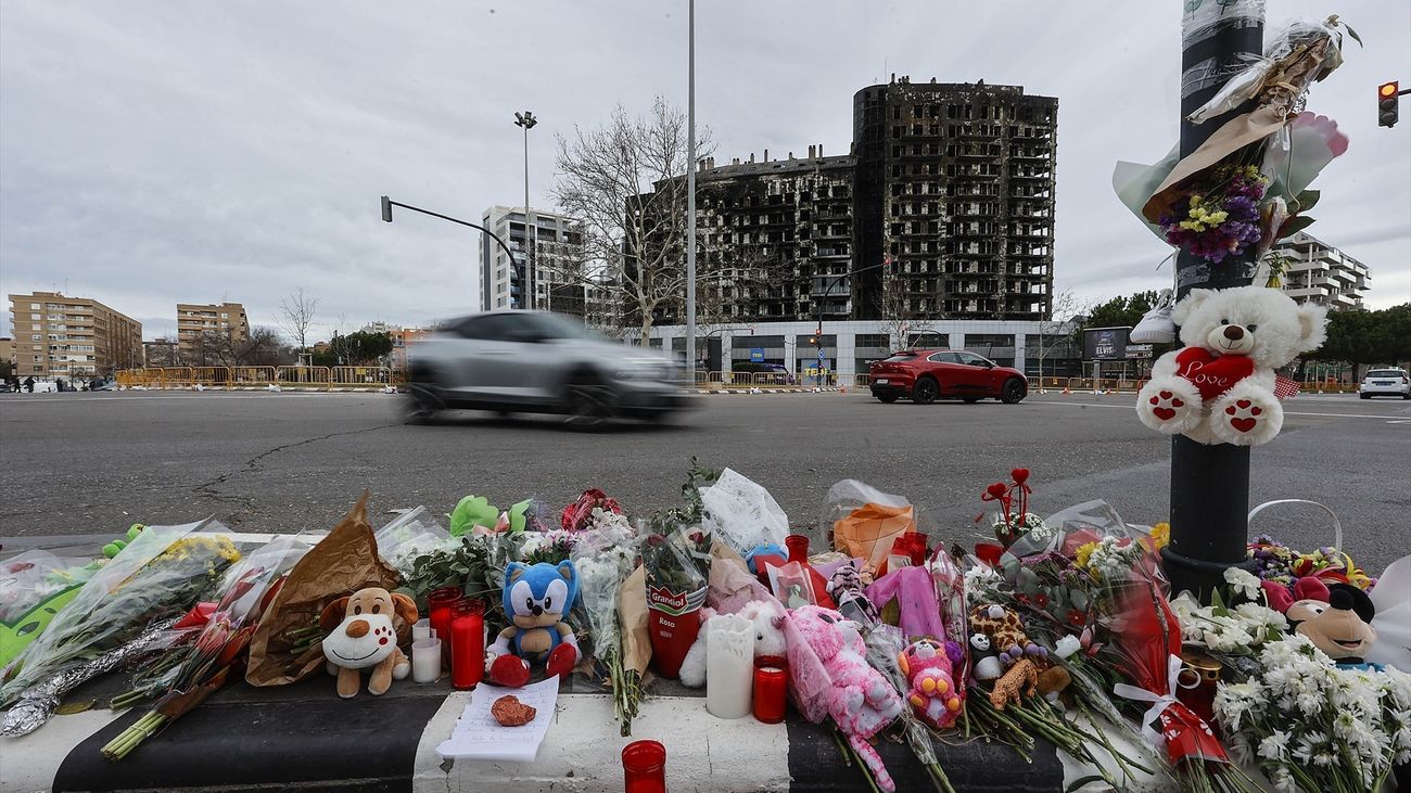 Una falla denuncia la venta fraudulenta de pulseras para ayudar a los afectados por el incendio de Valencia