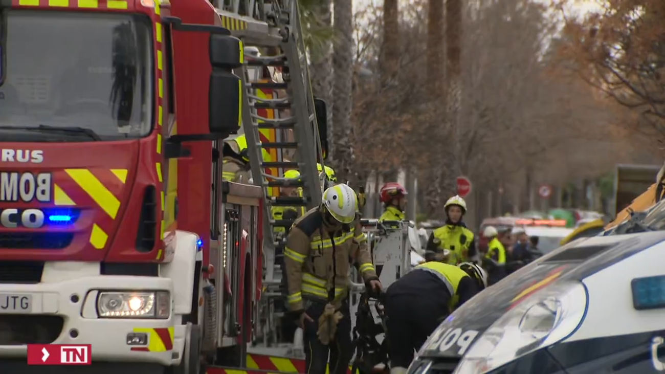 Las ayudas y la solidaridad se abren camino en el drama del incendio de València