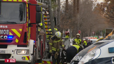 Las ayudas y la solidaridad se abren camino en el drama del incendio de València