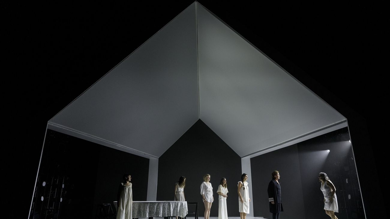 El Teatro María Guerrero acoge una nueva versión de 'La Casa de Bernarda Alba'