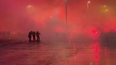 Un aficionado del Atlético de Madrid hospitalizado y un joven detenido después de los disturbios en Bilbao