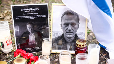 Miles de personas desafían al Kremlin para despedir a Navalni en Moscú