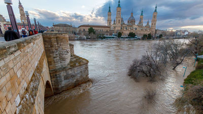 Zaragoza activa la alerta amarilla por la crecida del Ebro