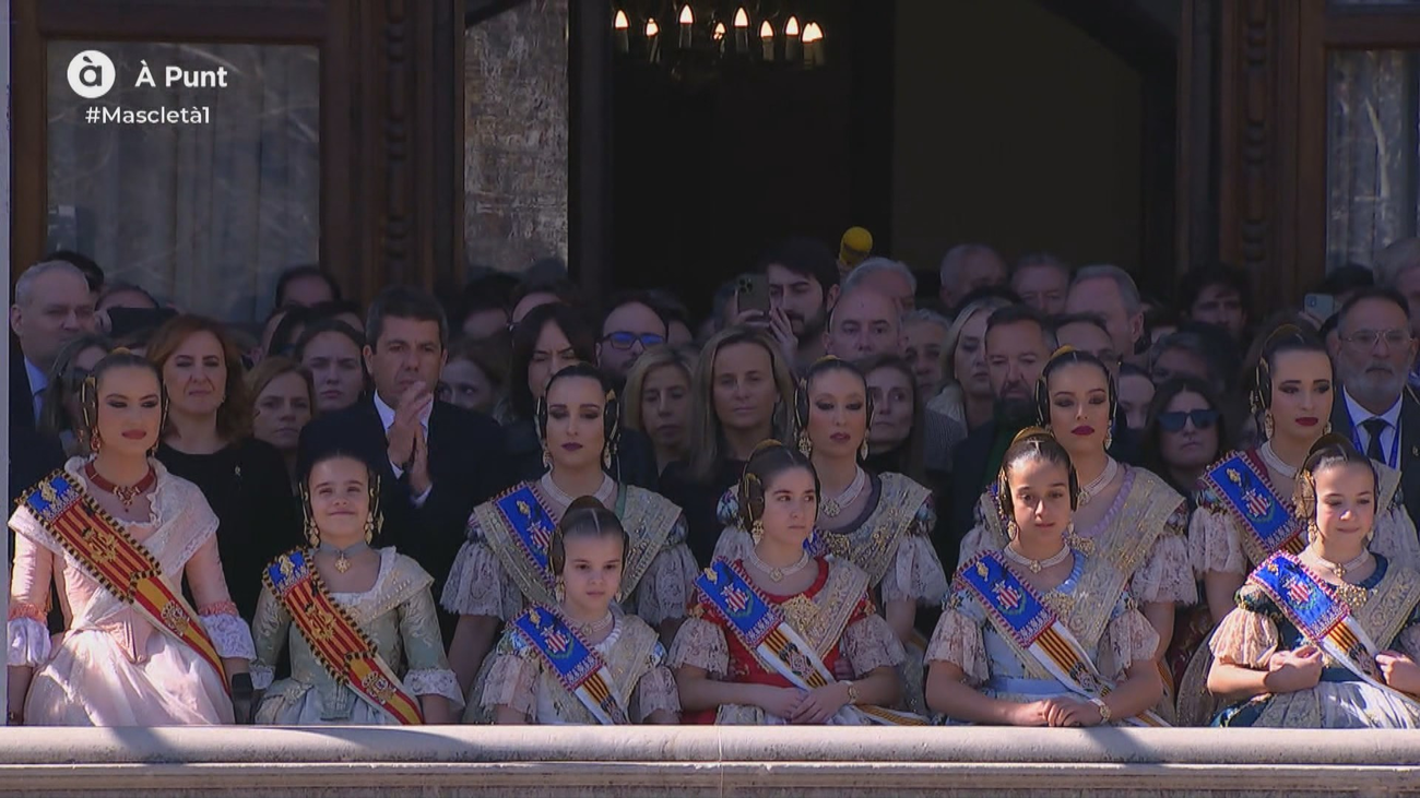 La primera 'mascletà' de las Fallas recuerda a las víctimas de Valencia con un minuto de silencio