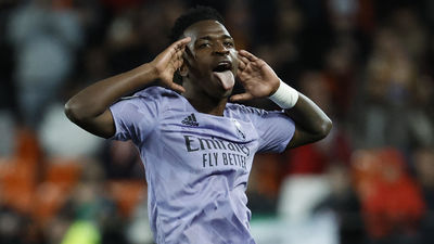 2-2. Vinicius brilla en un partido loco en Mestalla con un final polémico