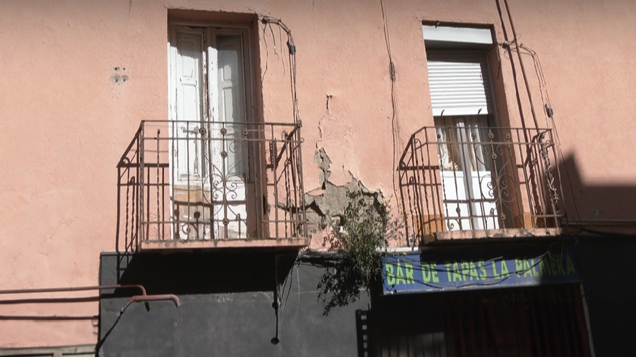 Una quincena de magrebíes vivían desde hace años en el edificio de Bravo Murillo desalojado por riesgo de derrumbe