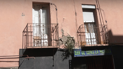 Una quincena de magrebíes vivían desde hace años en el edificio de Bravo Murillo desalojado por riesgo de derrumbe