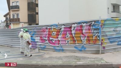 Guerra a los grafitis en Galapagar: limpian 3.000 en seis meses