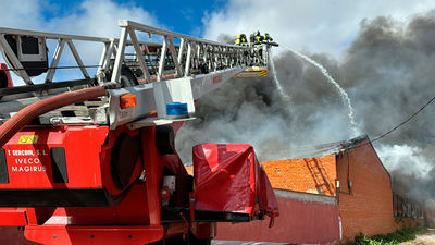 Controlado sin heridos el incendio de Leganés que ha obligado a confinar a los vecinos