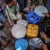 Nuevo ataque de Israel a un grupo de palestinos que recibían alimentos, en plena negociación de alto el fuego