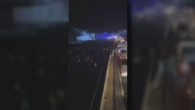 Heridos varios guardias civiles en una protesta de agricultores que ha cortado la A-6 en Zamora