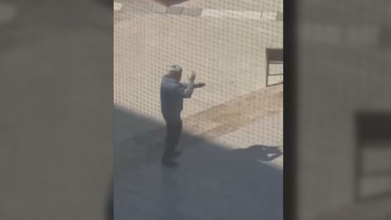 Buscan a un pistolero que disparó contra otro hombre el Badalona