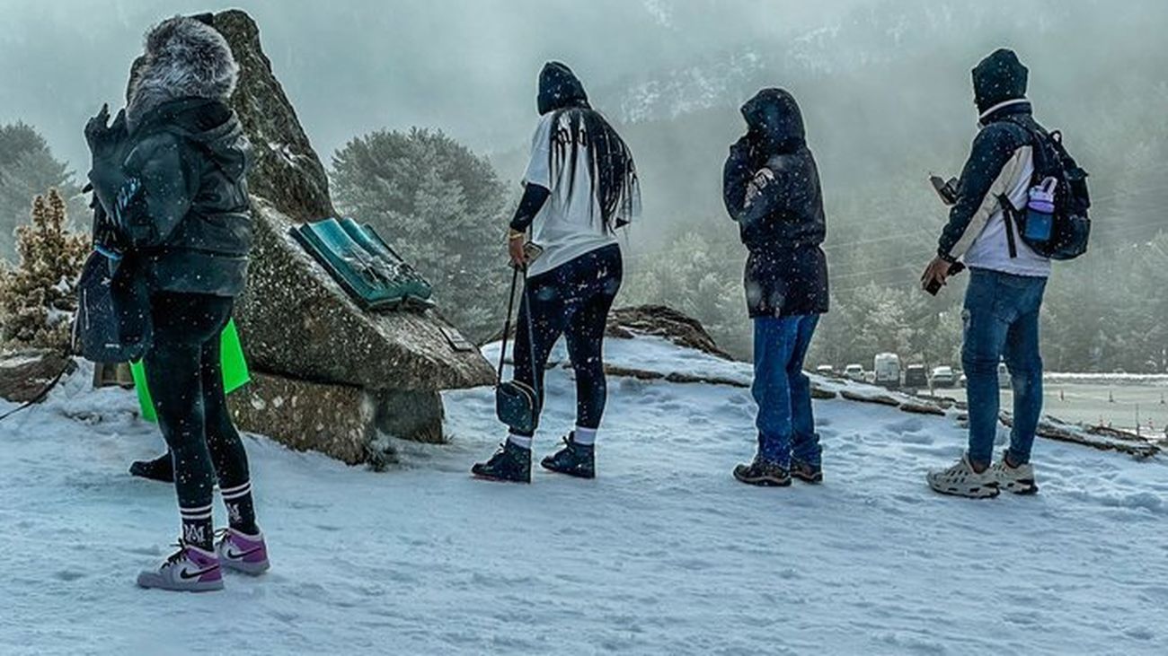 El Puerto de Cotos, lleno entre semana, y con gente a veces mal equipada