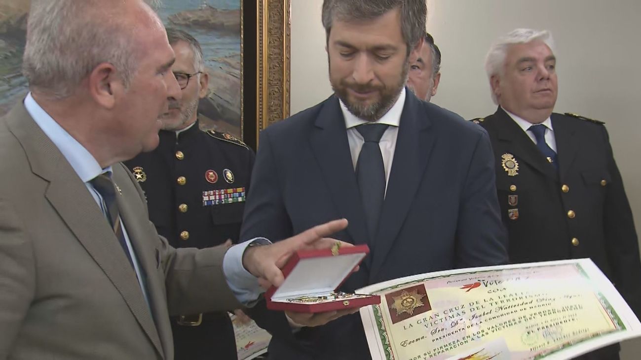 Ayuso, premio de la Asociación Víctimas del Terrorismo por la Paz