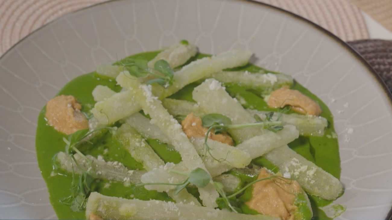 Sabor a Madrid: Pencas de acelga en dos texturas con salsa romesco en Fuenlabrada