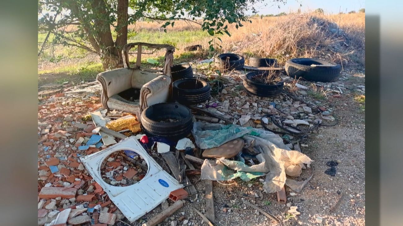 "El panorama es desolador", Ecologistas en Acción denuncia un vertedero ilegal junto a la R-5