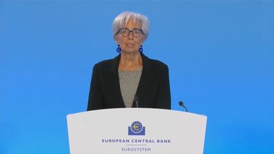 Lagarde señala junio como el momento para empezar a hablar de bajar los tipos