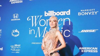 Karol G es la primera latina en recibir el premio a mujer del año de los Billboard femeninos