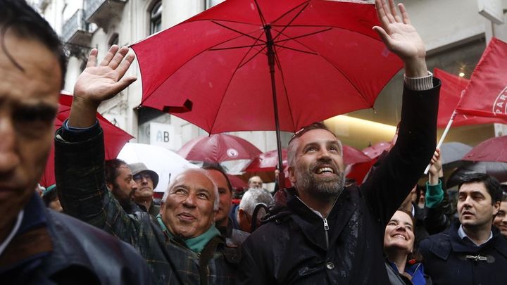 Pedro Nuno Santos y António Costa en el cierre de campaña en Lisboa / EFE/EPA/ANTONIO PEDRO SANTOS