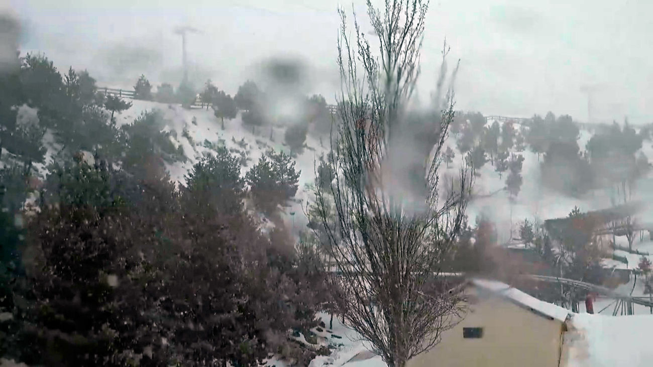 El tiempo en Madrid este domingo:  lluvias, nevadas en la sierra y temperaturas más bajas