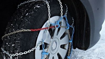 La nieve obliga al uso de cadenas en varios puertos de montaña de Madrid