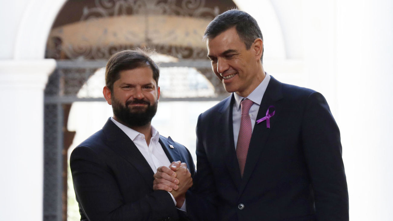 Sánchez y Boric comparten protagonismo en la celebración en Chile del Día de la Mujer