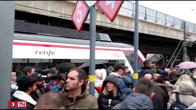 Cercanías Madrid, colapsado toda la mañana en la zona sur tras la rotura de un cable en Atocha