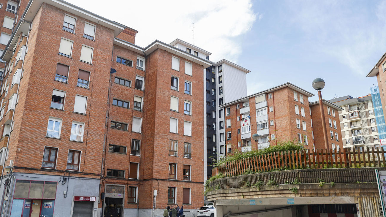 Edificio de Basauri, Vizcaya, donde hallaron a una mujer y a su hijo muertos