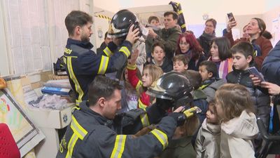 Los bomberos de Madrid festejan su patrón abriendo las puertas de sus parques a los visitantes