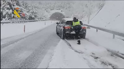 La borrasca Mónica cubre de agua y nieve la mayor parte de España