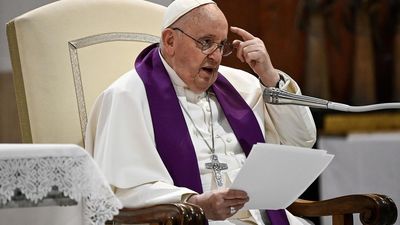 El Papa dice que Ucrania debería tener "el coraje de la bandera blanca" y "negociar" el fin de la guerra