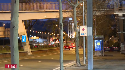 Comienzan las obras para renovar la pasarela peatonal sobre la A-2 en la Avenida de Bruselas