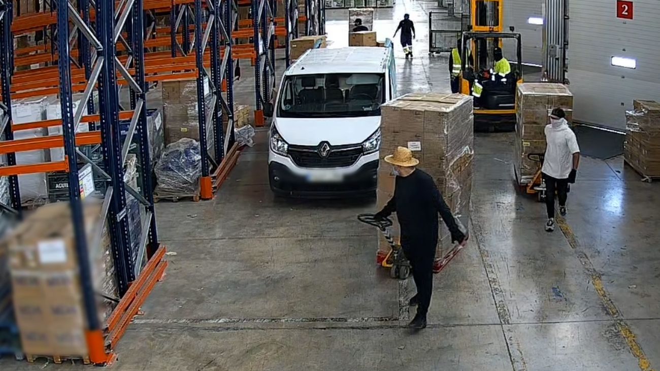 Cuatro detenidos por el robo  de 100.000 euros en productos en una empresa de logística de  Yunquera de Henares