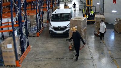 Cuatro detenidos por el robo  de 100.000 euros en productos en una empresa de logística de  Yunquera de Henares