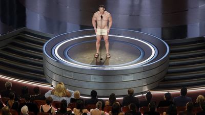 John Cena se desnuda para presentar el Oscar a Mejor Vestuario