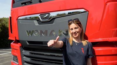 Programa de becas para formar a mujeres que quieran trabajar como camioneras