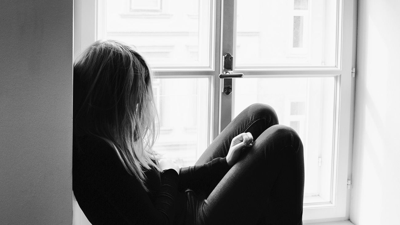 La Comunidad de Madrid presenta una guía para la prevención del suicidio en adolescentes