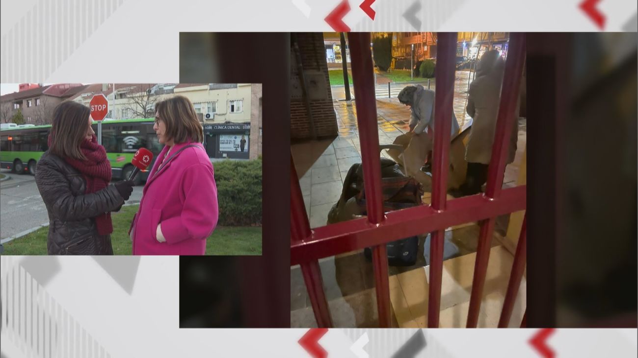 Vecinos de Villanueva de la Cañada denuncian que un grupo de sin techo llevan durmiendo un año a las puertas de sus casas