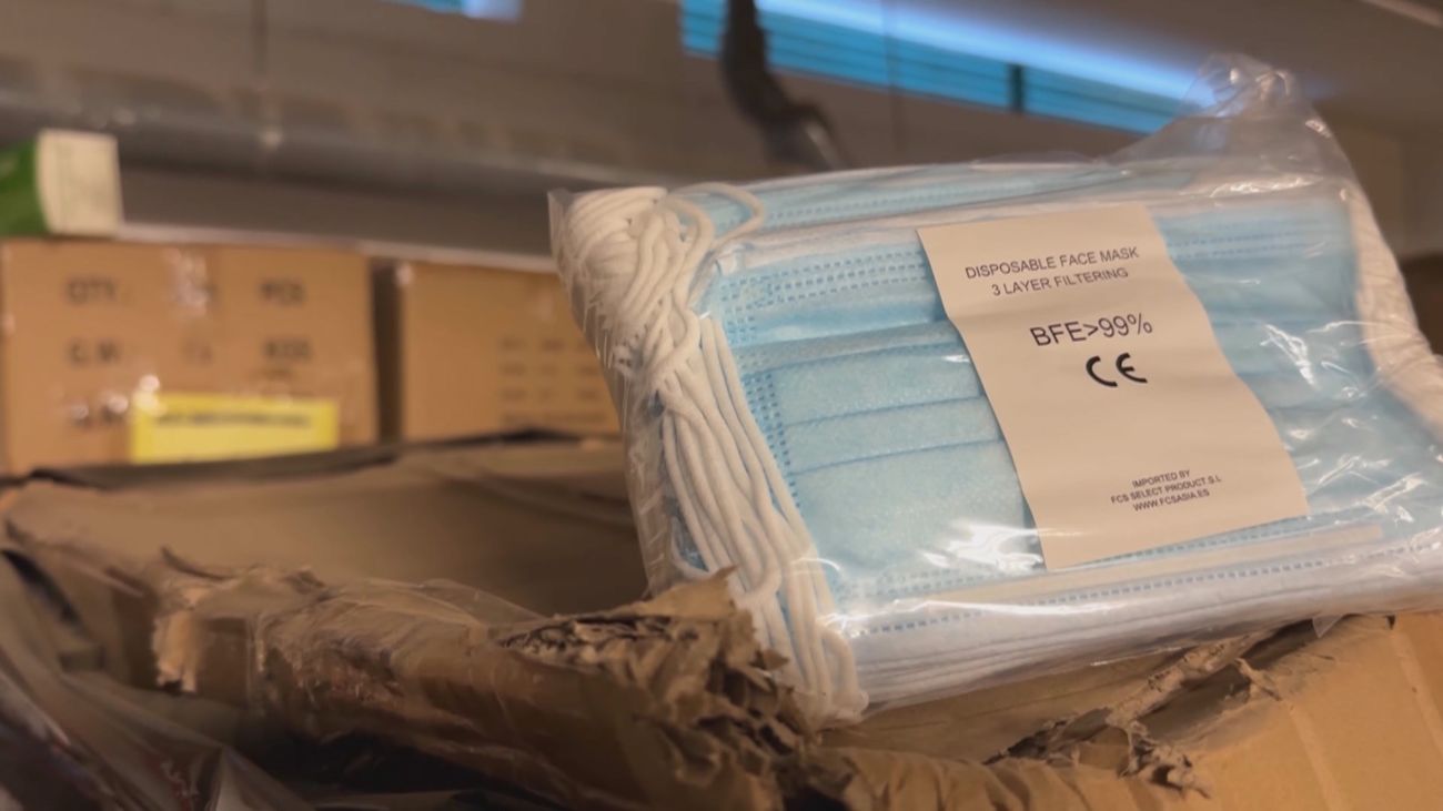 La Junta de Extremadura encuentra 800.000 mascarillas abandonadas y caducadas de la época del anterior ejecutivo