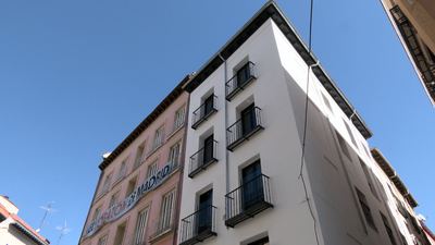 Un grupo de jóvenes okupa un edificio para crear un centro cultural en La Latina